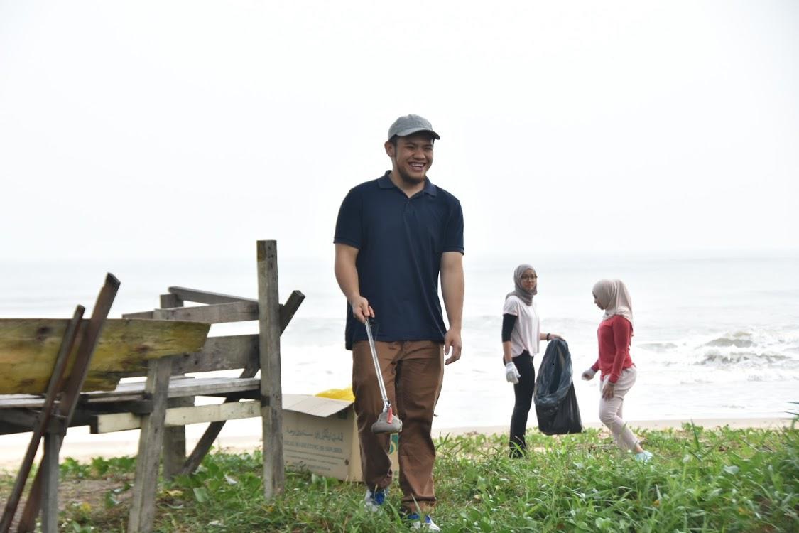 AGC Beach cleanup 2019(2).jpg